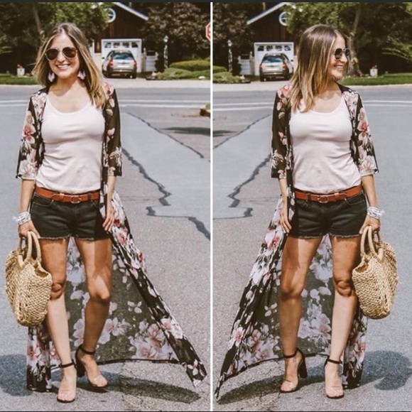Tops - 🔵 1 LEFT!! 🔵 Black long floral kimono